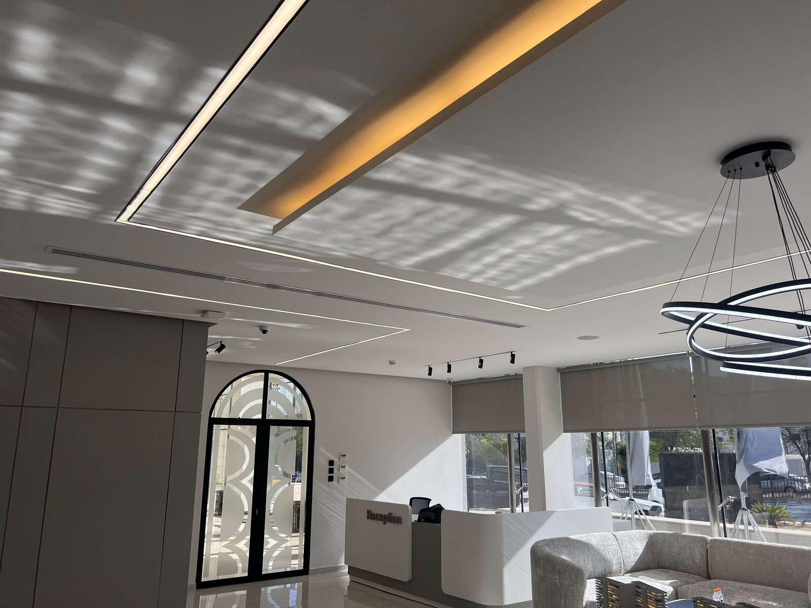 Ceiling air-conditioning diffuser in a commercial office reception